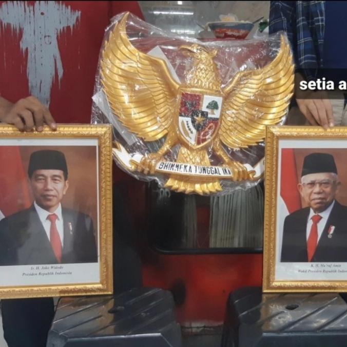 

Satu Set Foto Presiden, Wakil Presiden, Garuda