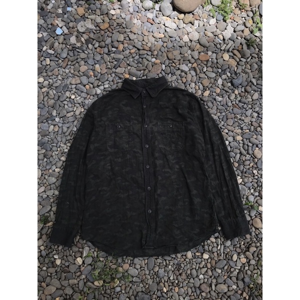 kemeja camo uniqlo