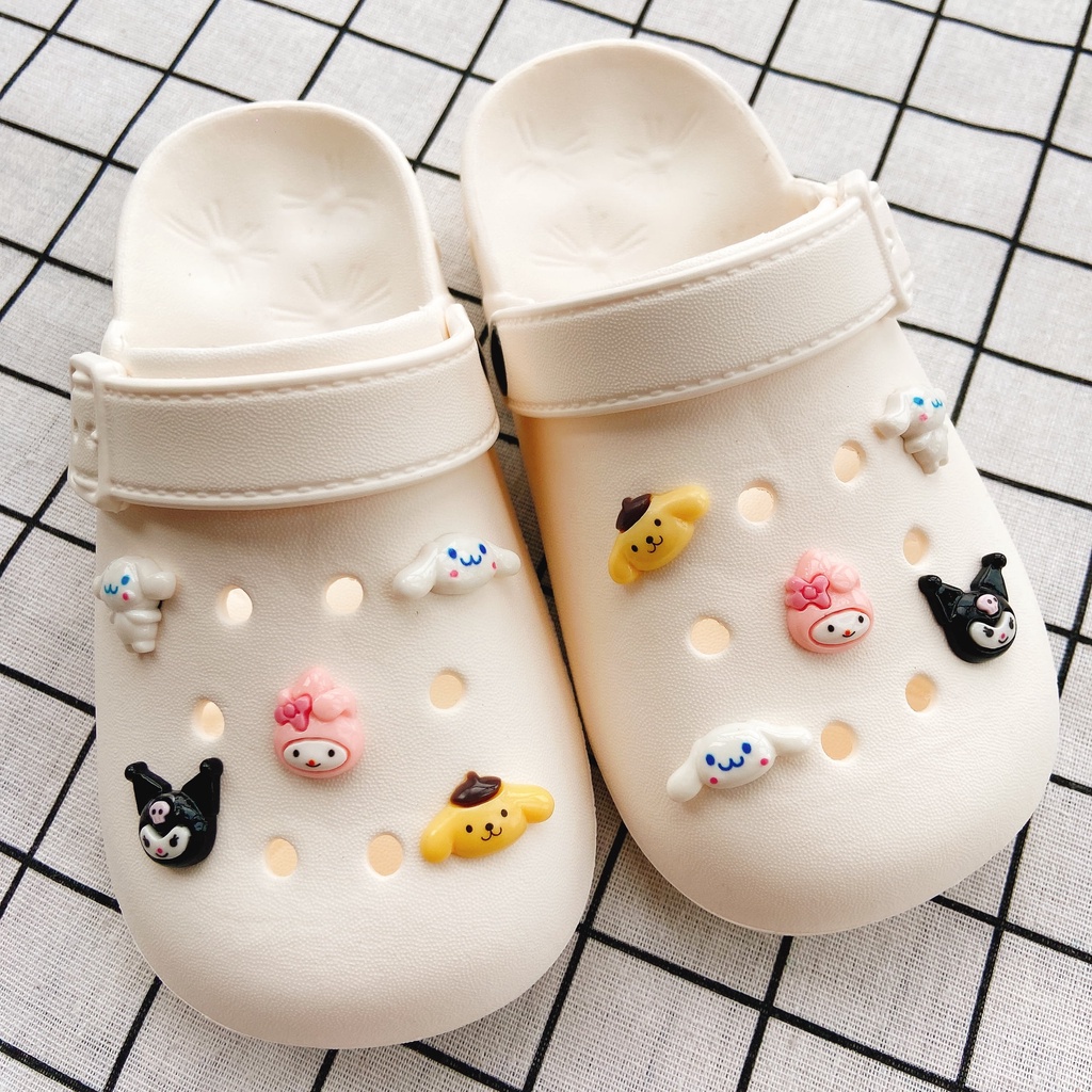 10pcs Charm Kancing Sepatu Sandal Crocs Wanita Charm My Melody Kuromi Crocs Jibz DIY#Mainan Action Figure Seri Kartun