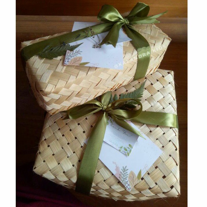 

Besek Bingkisan / Hampers / Parsel / Kado