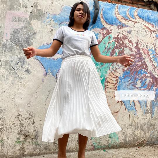 Rok termurah Jumbo Plisket Pendek Wanita 7/8 / Rok Payung Wanita-Putih Tulang