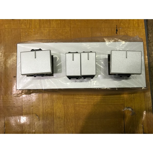 Saklar Broco - Saklar - Perlengkapan Listrik Saklar Engkel +Saklar Seri 3 Frame Panasonic Silver