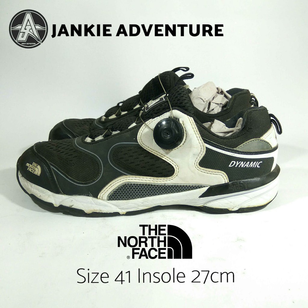 sepatu running the north face