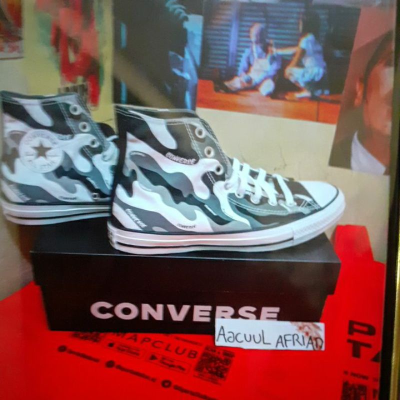 Sepatu Converse Black White Dolphin Size 41 BNIB