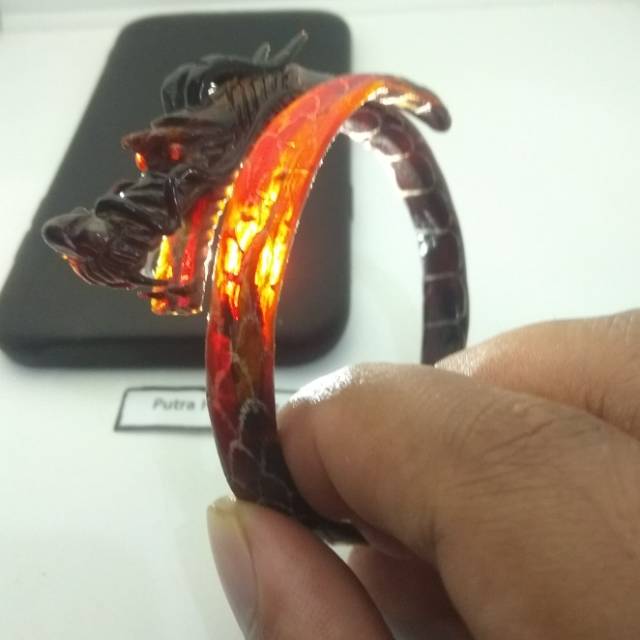 Gelang akar Bahar merah ukir naga/GELANG AKAR BAHAR MERAH ASLI UKIR NAGA/GELANG AKAR BAHAR TEMBUS