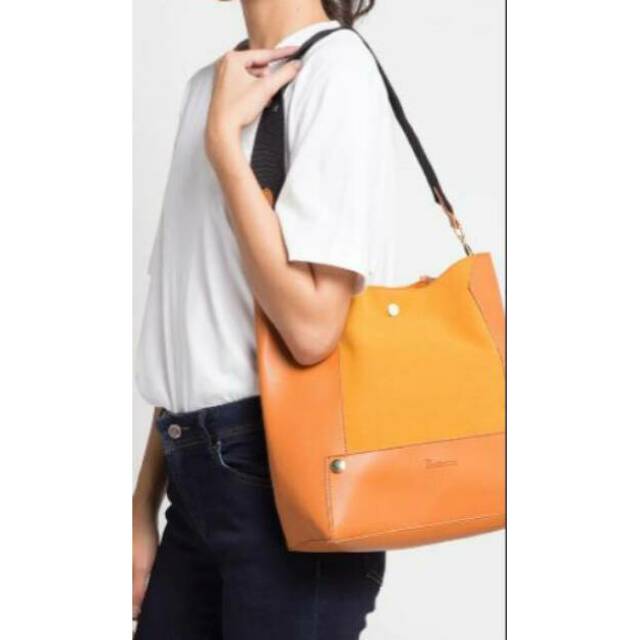 Bellezza HandBag YZ720695

Camel