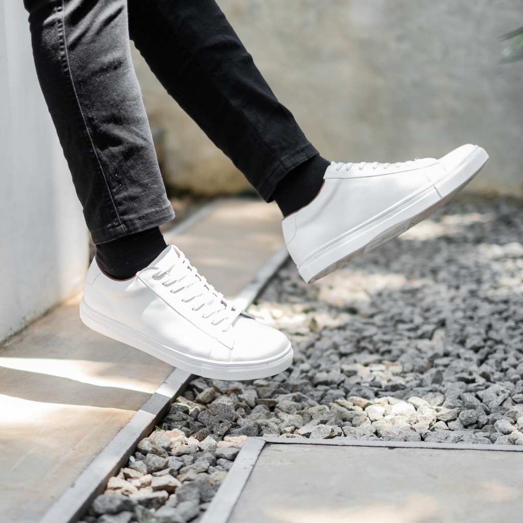 Muzzle White | 36-44 | Sepatu Sneakers Putih Original Sneaker Casual Sniker Kasual Jalan Pria Wanita Lokal Ori Footwear | FORIND x Lvnatica