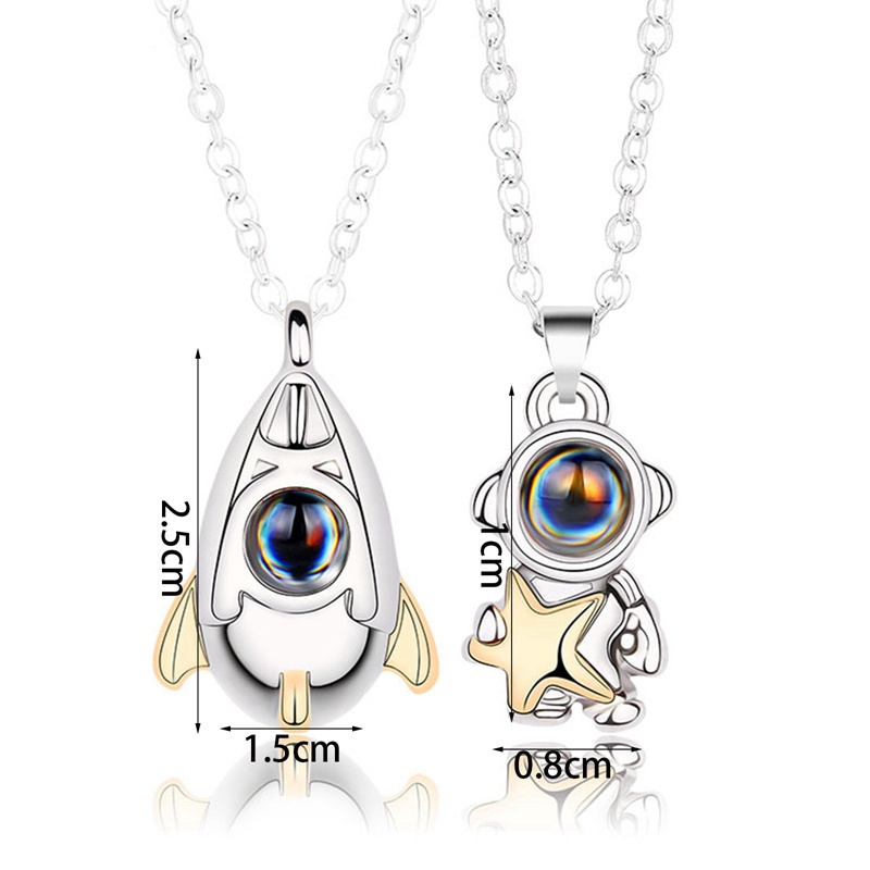 Fancyqube 2pcs / Set Kalung Rantai Liontin Astronot / Bulan / Bintang Kristal 100 Bahasa Untuk Pria / Wanita