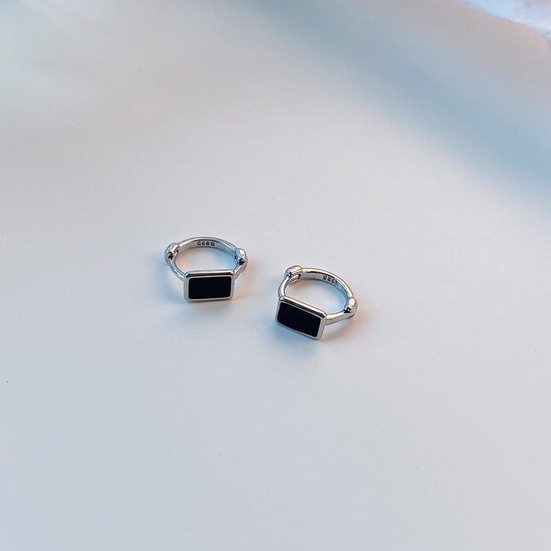 Anting Bentuk Kotak Warna Hitam Gaya Korea