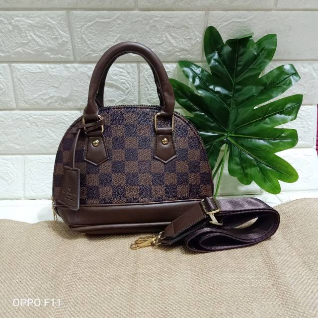 Tas sling , tas selempang , tas wanita Levi Demien