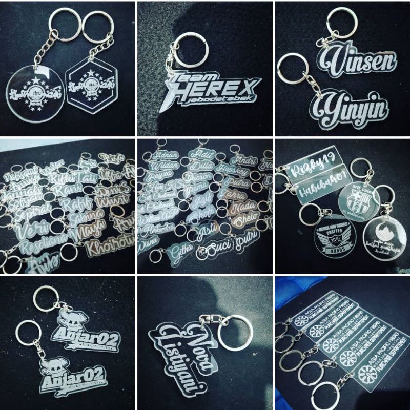 Gantungan kunci akrilik custom nama