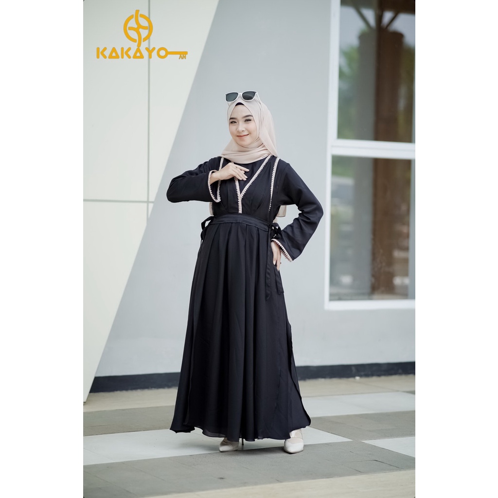 Gamis muslimah edisi khusus dari Kakayo dengan material dari Maxmara yg lembut di kombinasikan dengan kain diamond yg elegan, memakai renda yg cantik. produk edisi khusus bisa COD dan di jamin Original dari KAKAYO