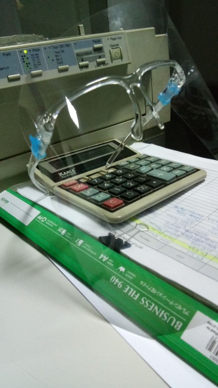 Face Shield Dengan Kemasan Box Paul Lorna