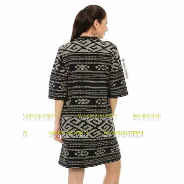 Dres tenun motif toraja hitam putih