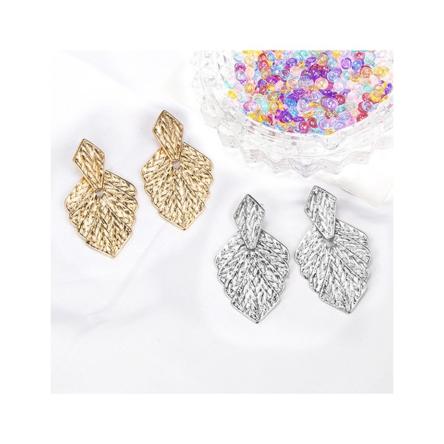 LRC Anting Tusuk Fashion Silver Pleated Shield Leaf Polygon Stud Earrings F4801X