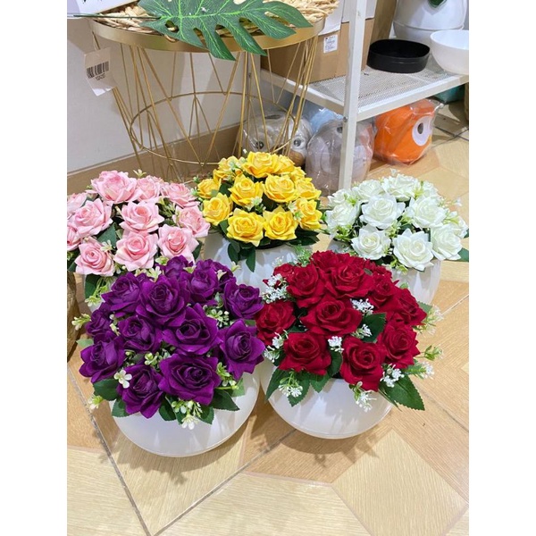 MAWAR VAS BLUDRU DENGAN VAS BOLA BUNGA MAWAR