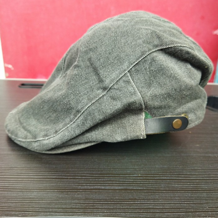 topi pria pelukis copet seniman second preloved brand uniqlo original