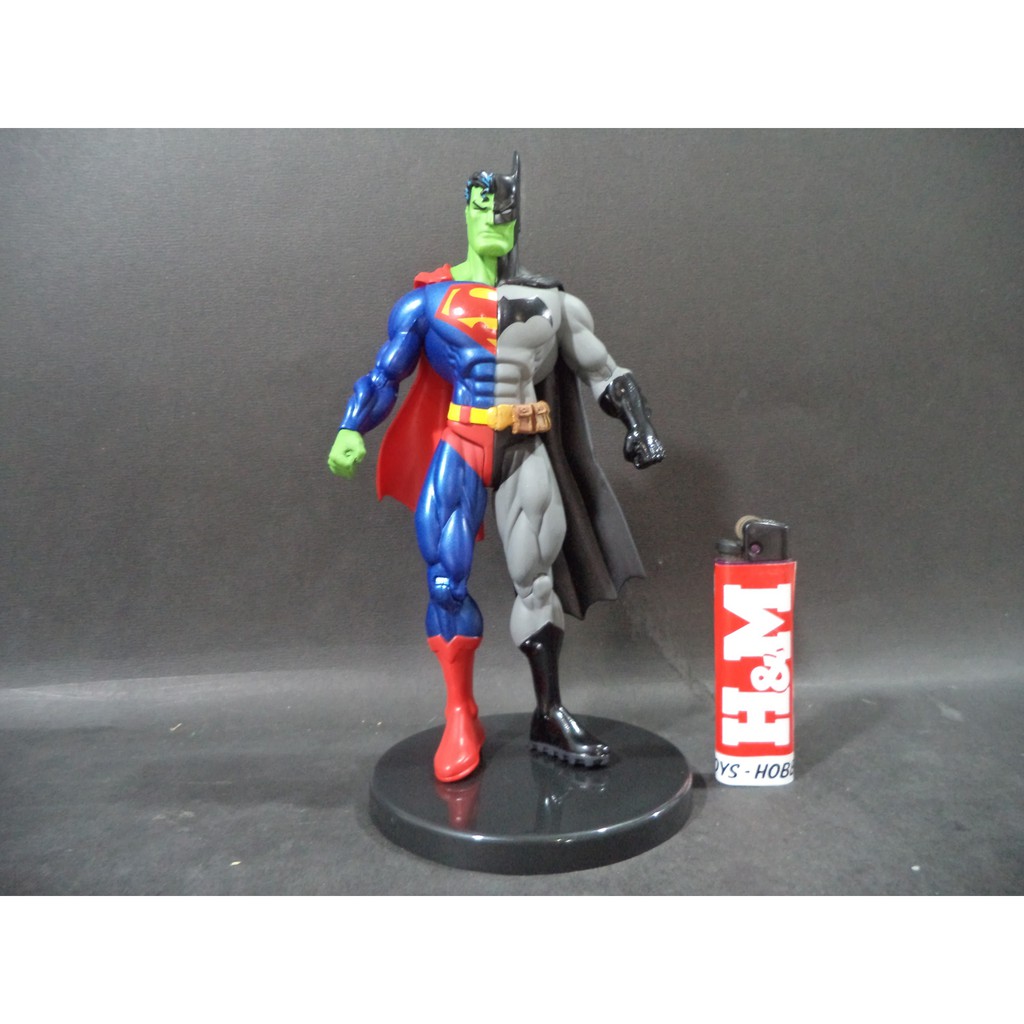 FIGURE BATMAN VS SUPERMAN LOOSE