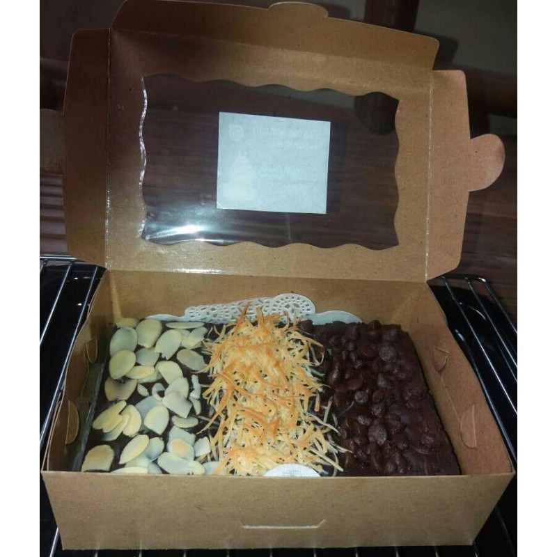 

BROWNIES COKLAT PANGGANG MINI ukuran 16cmx11cmx4cm