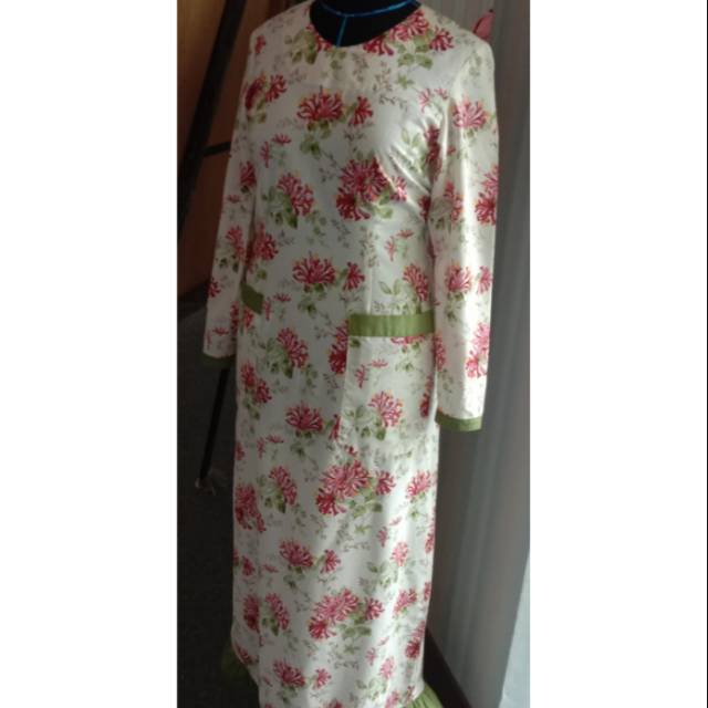 Gamis bunga bunga