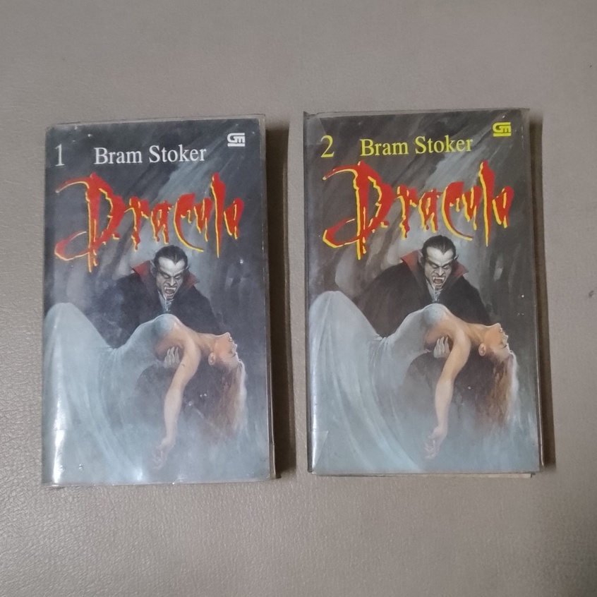 Buku Novel Horor Dracula ( Paket isi 2 pcs ) / Buku Horor Bram Stoker / Buku Bekas