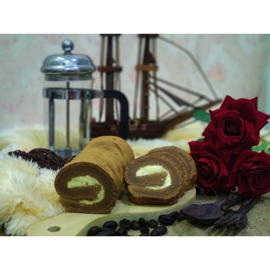 

Roll Cake / Bolu Gulung Coklat (Panjang 24 cm & Diameter 8 cm)