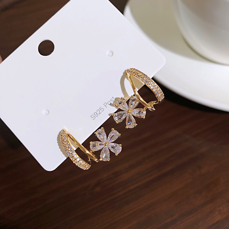 Anting Stud Zircon Mutiara Berlian Imitasi Bentuk Bunga Gaya Korea Untuk Wanita