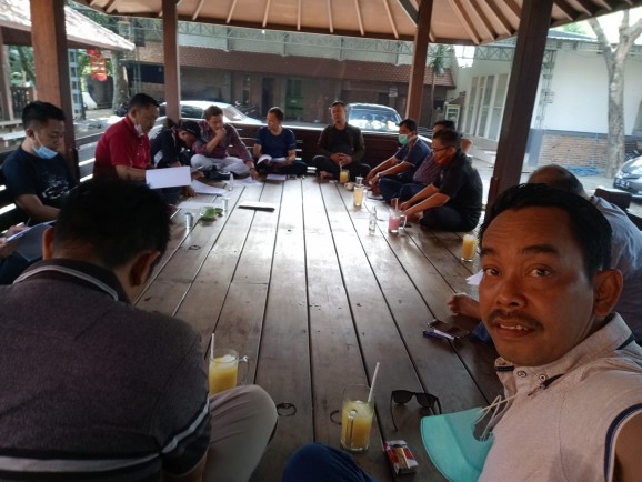 [gridline - Ls045 Navy Black & Ls033 Brown] Kemeja Batik Slimfit Pria Katun Lengan Panjang Modern