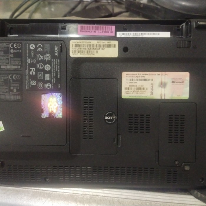 laptop aspire one intel atom + adaptor bekas acer notebook sesuai pic