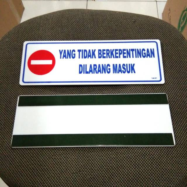 

Acrylic peringatan yang tidak berkepentingan dilarang masuk 10x29cm