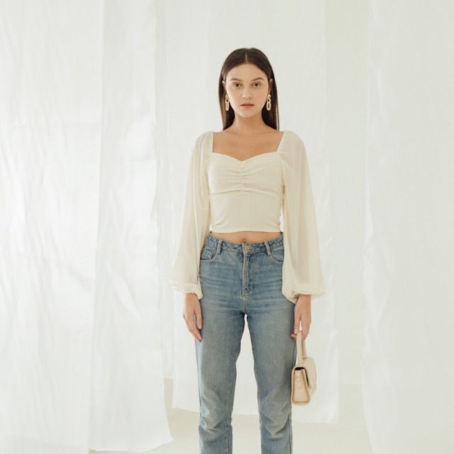 Leona top in beige oudre