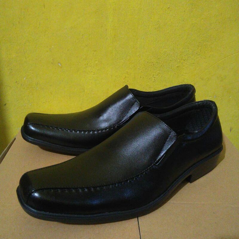 Sepatu Pentofel Kulit Sukaregang Garut