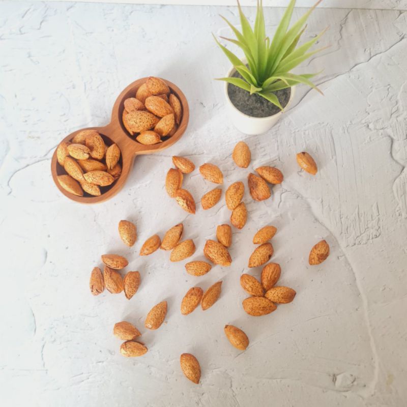 

Kacang Almond Cangkang Milky