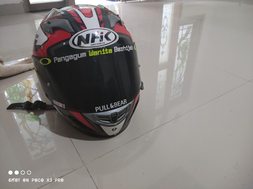 Stiker Visor Helm Pengagum Wanita Berhijab