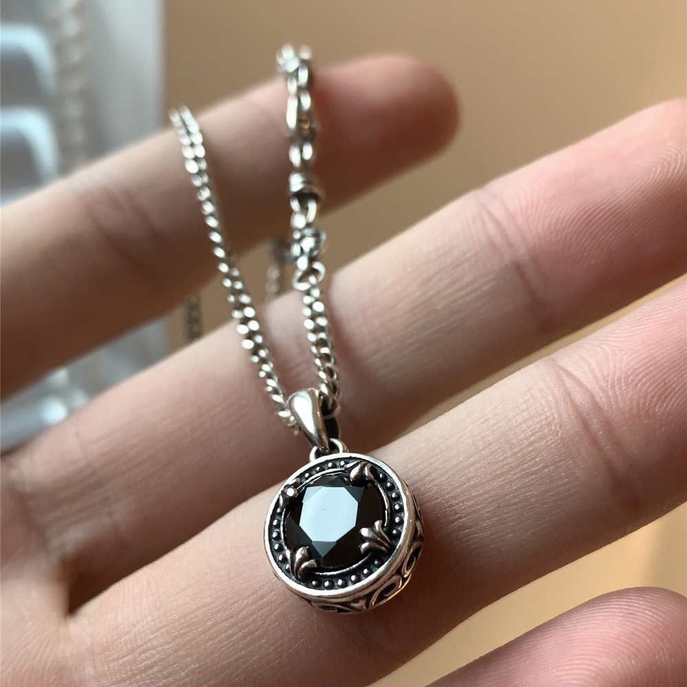 Kalung Rantai Dengan Liontin Batu Zircon Hitam Gaya Retro Untuk Wanita