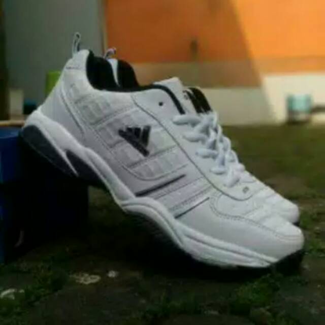 SEPATU OLAHRAGA TENIS | ADIDAS