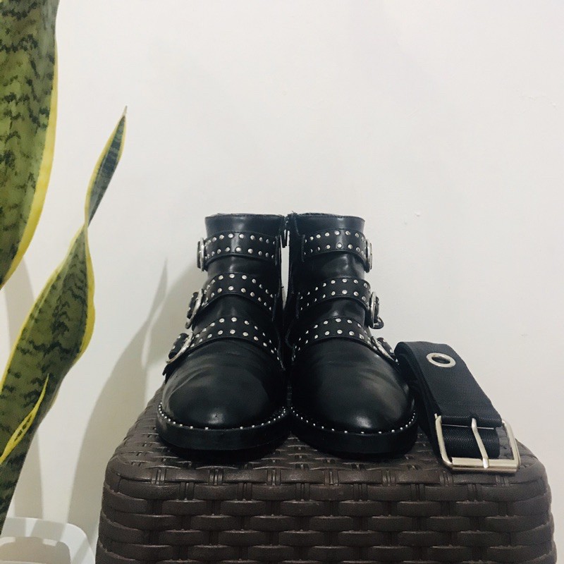 Studded Boots (Pull&Bear) and Hole Ring Belt