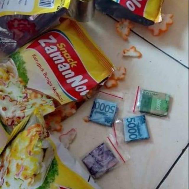 

Snack berhadiah mas dan uang tunai