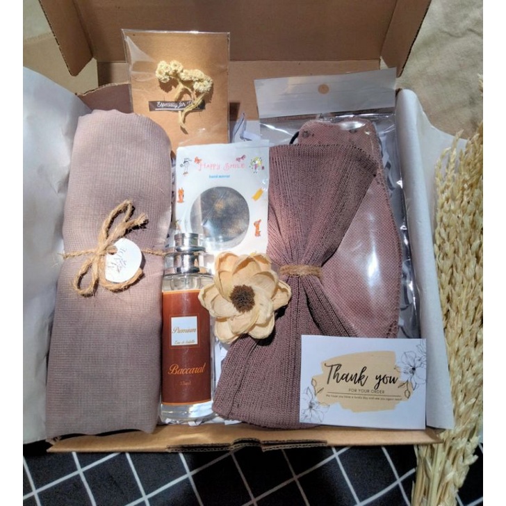 

HAMPERS I GIFT BOX