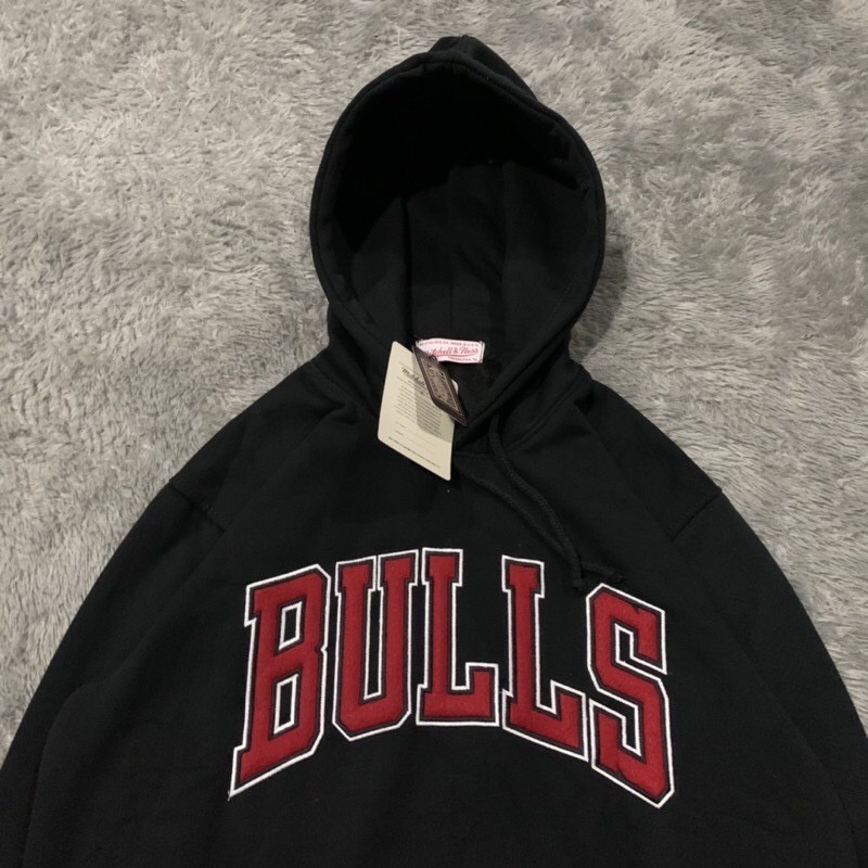 HOODIE SWEATER MITCHELL&amp;NESS CHICAGO BULLS EMB ARCH BORDIR BLACK HITAM JAKET PRIA WANITA IMPORT