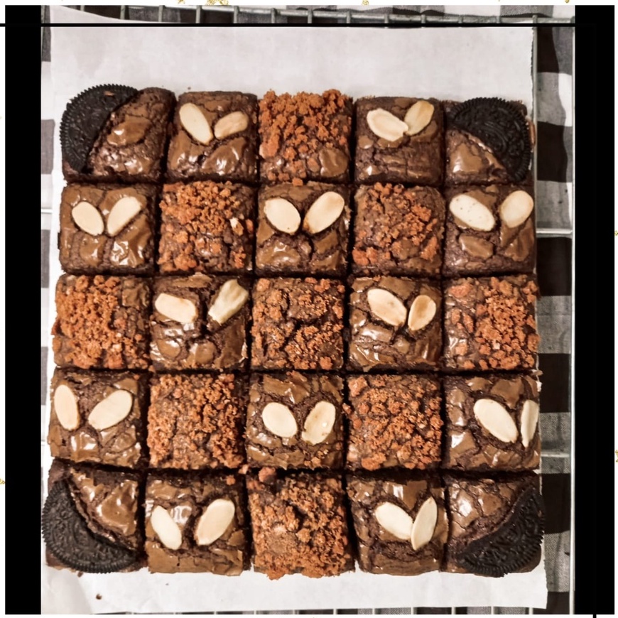 

Hampers/Parcel Idul Fitri Fudgy Brownies Panggang Yupi Topping 20x20 Free Crad/Pita