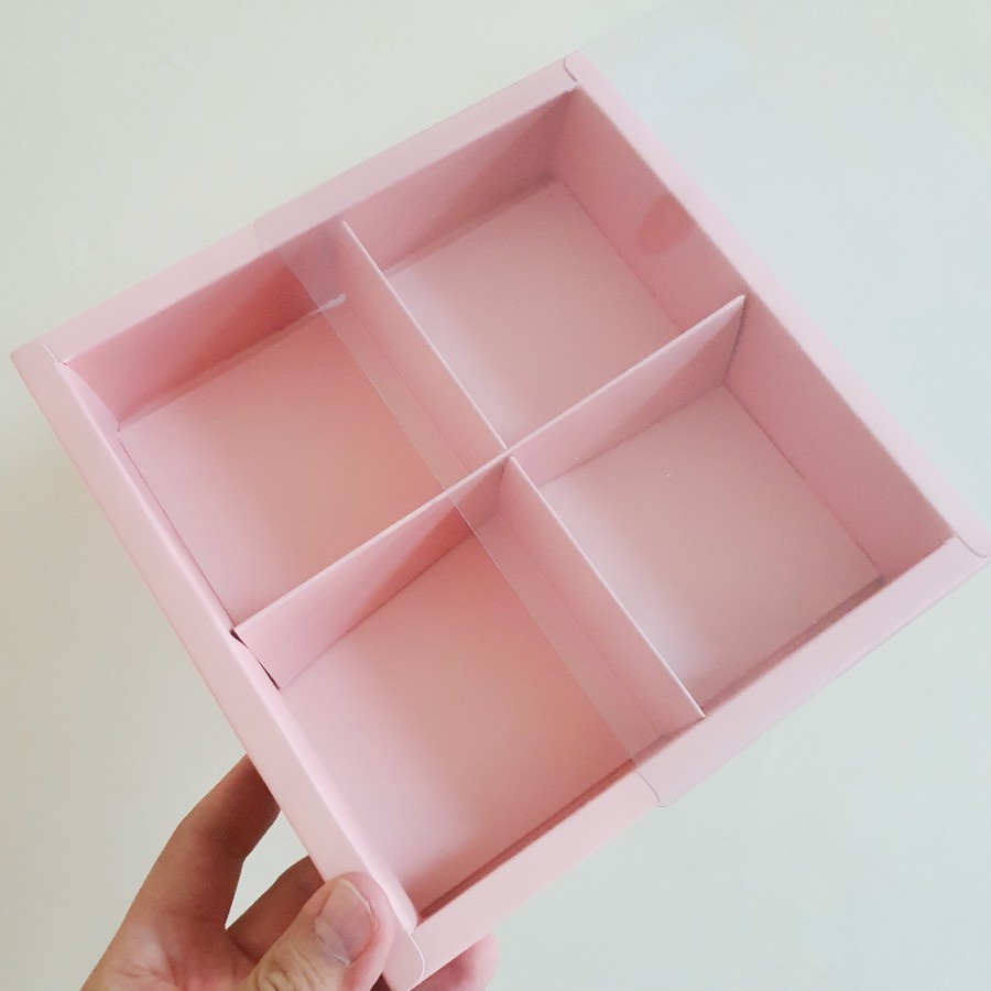 

kotak packaging mooncake, nastar, pie dus snack cake box pink sekat 4 tutup mika uk. 17.5x17.5x5 cm