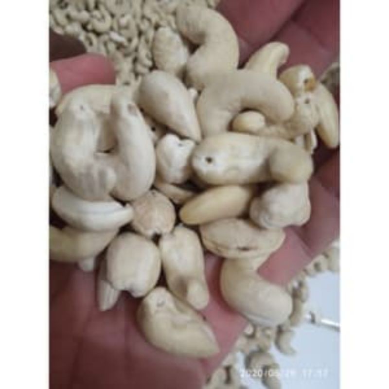 

Kacang mede utuh putih 500 gram