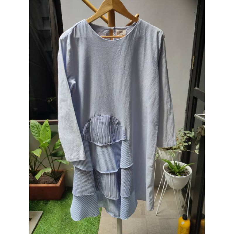 TUNIK PANJANG KANCING BELAKANG