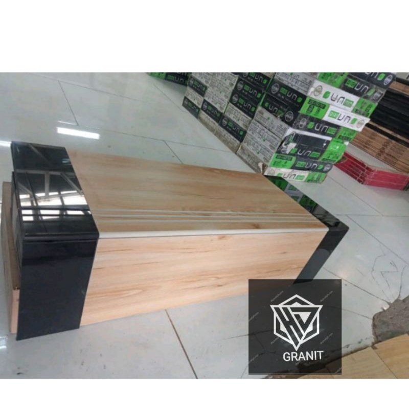 granit tangga 30x90 dan 20x90 kombinasi hitam + kayu
