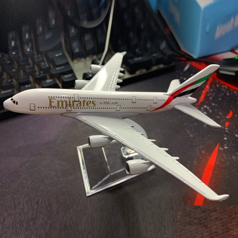 Miniatur Diecast Pesawat Airbus 380 Bahan Metal A380 Aviation 15cm Untuk Koleksimainan