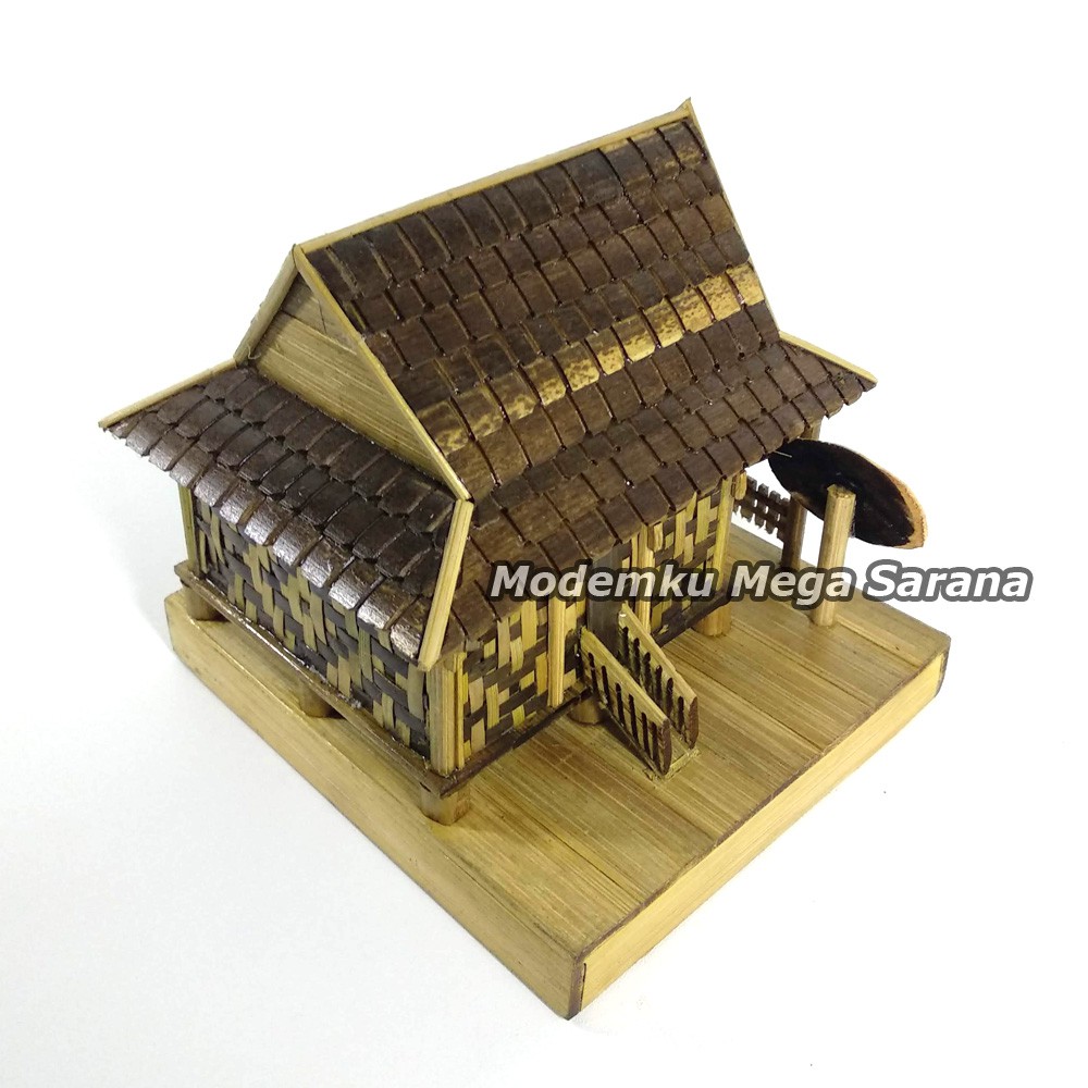 Miniatur Rumah Adat Sunda Dari Bambu