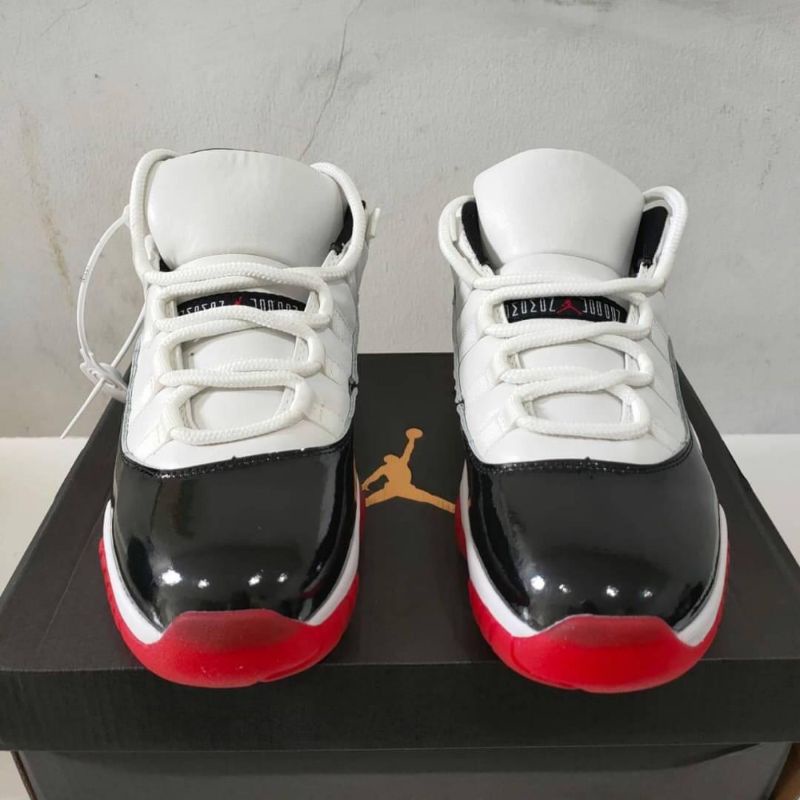 JORDAN 11 RETRO LOW CONCORD BRED