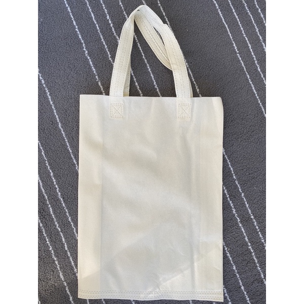 HARGA LUSIN ISI 12  BIJI- WARNA NO REQUEST TAS PRESS MESIN PABRIK/TAS BELANJAHANDLE 25x35 x 8 LIPATAN SAMPING-WARNA IKUT STOK NO REQUEST
