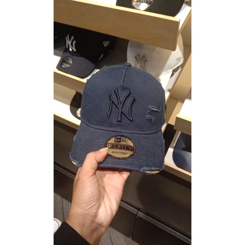 Topi new navy limited edition